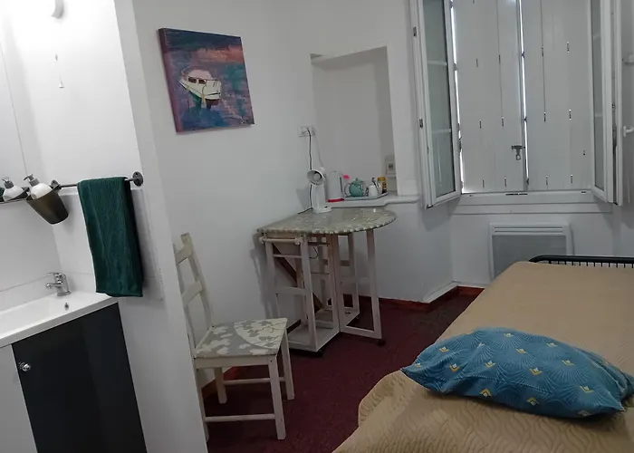 Gazelle And Art Gallery Guest house Ruffec (Charente)